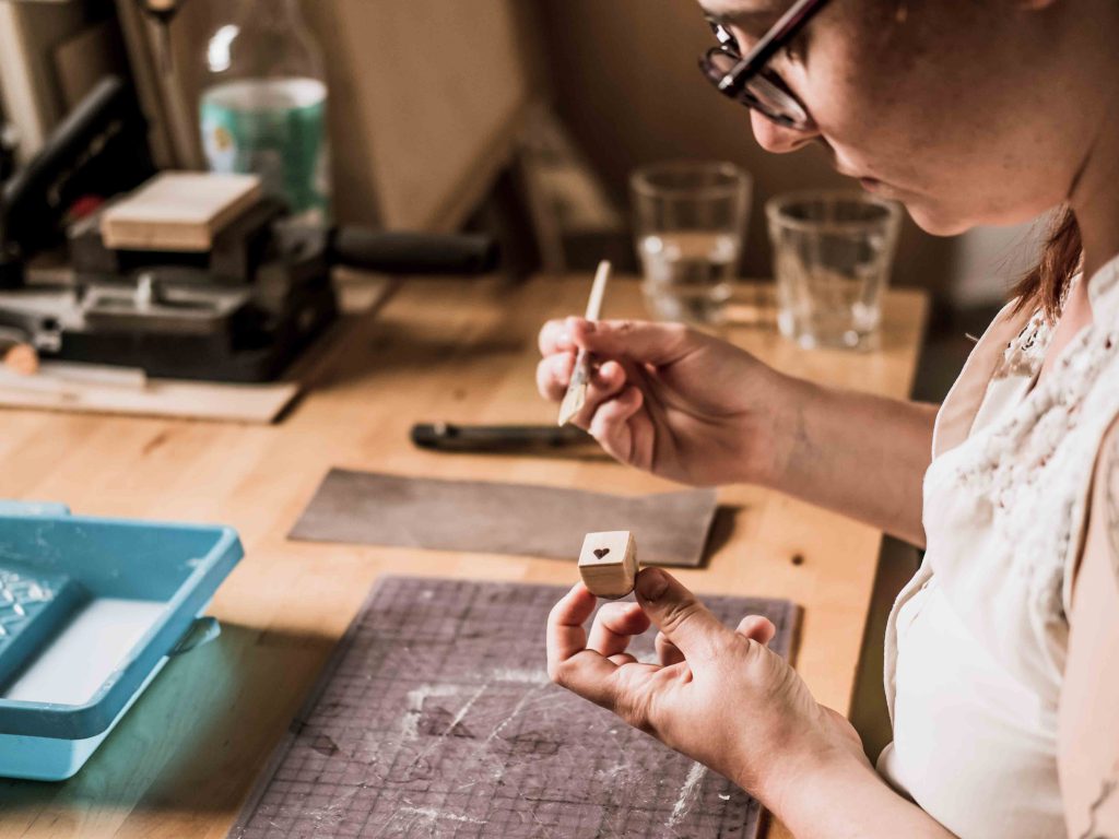 Lotte varnishes her stamps