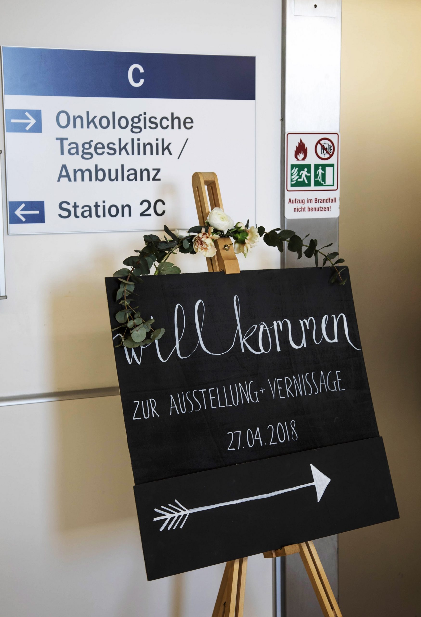 elpom photo exhibition vernissage kinderklinik welcome