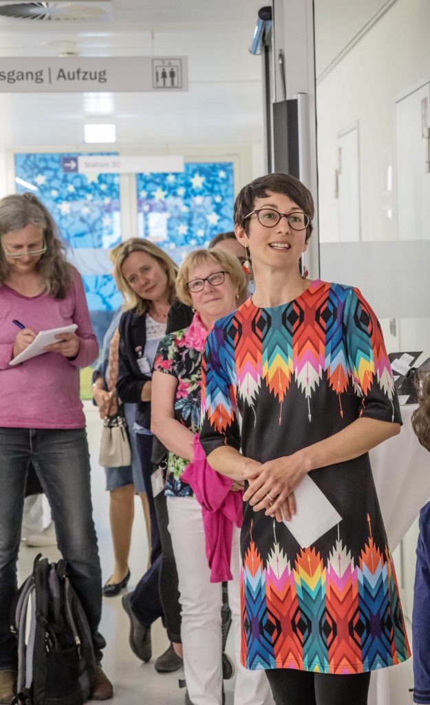 elpom photo exhibition vernissage kinderklinik speaker elpom